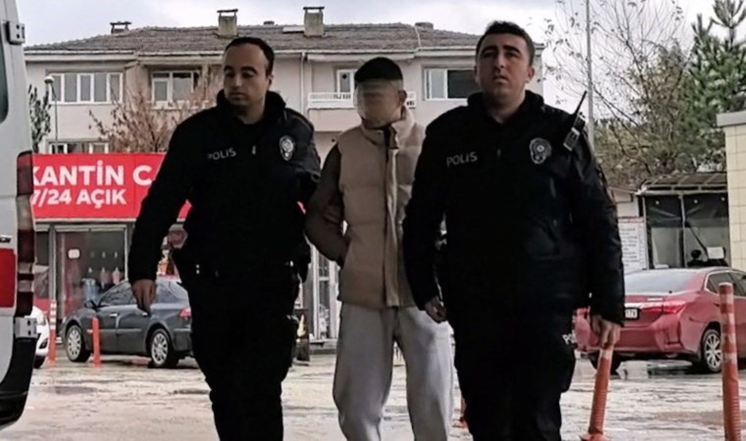 Bursa’da ‘evlat’ dehşeti: ‘Küfür ettiği’ iddiasıyla babasını 6 yerinden bıçakladı!