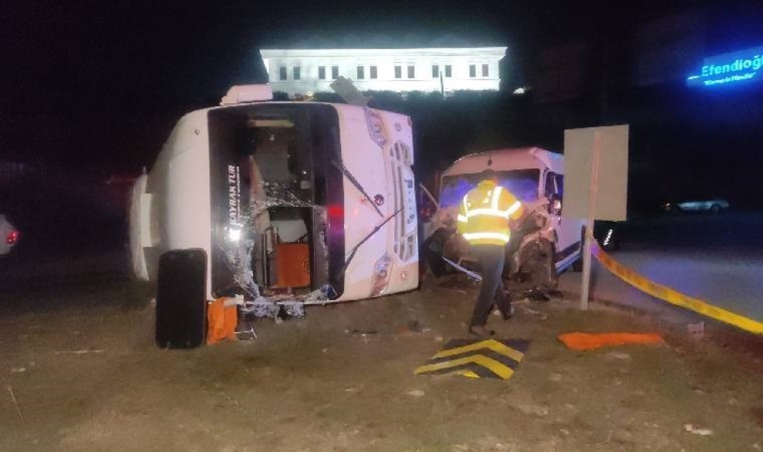 Bursa’da feci kaza… İşçi servisleri çarpıştı: Çok sayıda yaralı var!