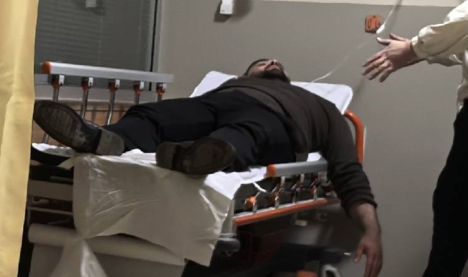 Bursa’da kasap çalışanı, et keserken kendisini bıçakladı!