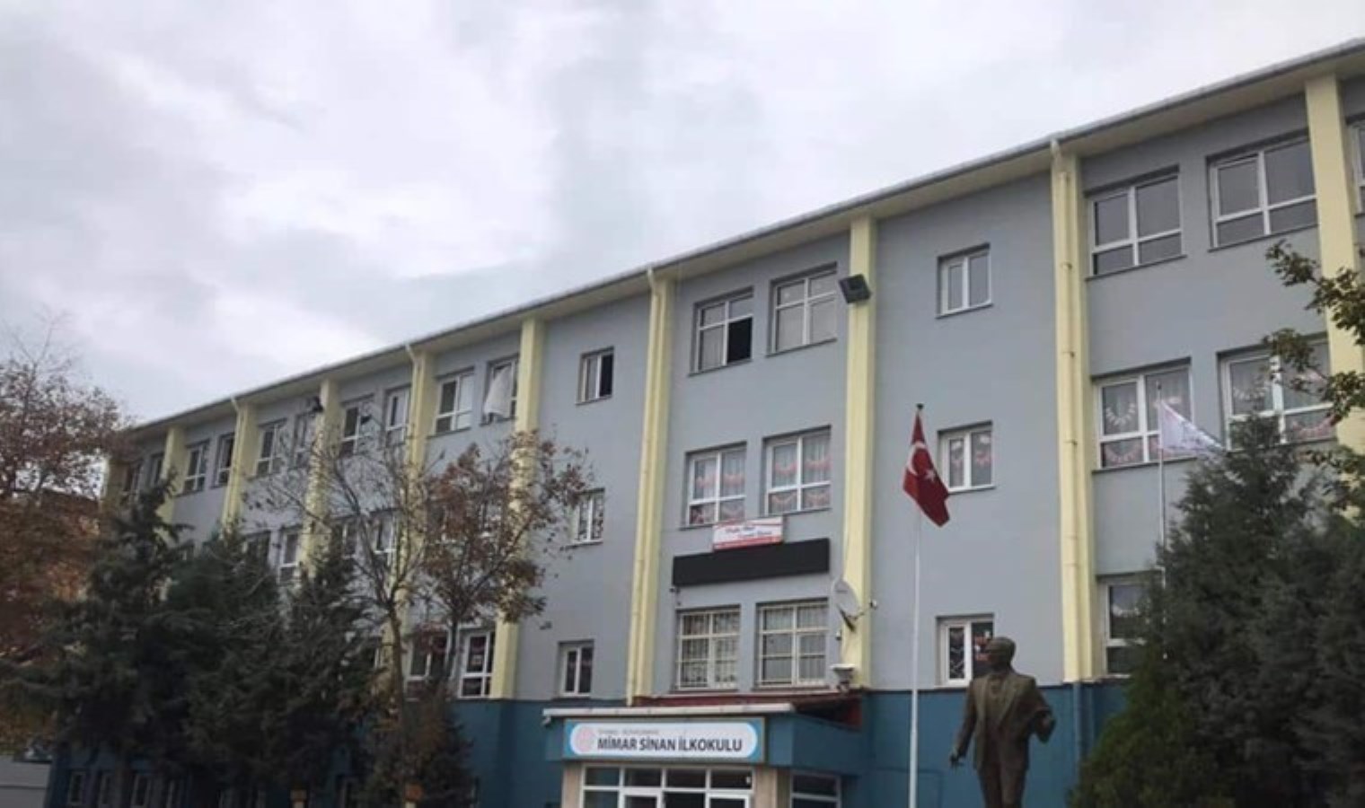 Büyükçekmece’de ‘koku’ alarmı: İki okul boşaltıldı