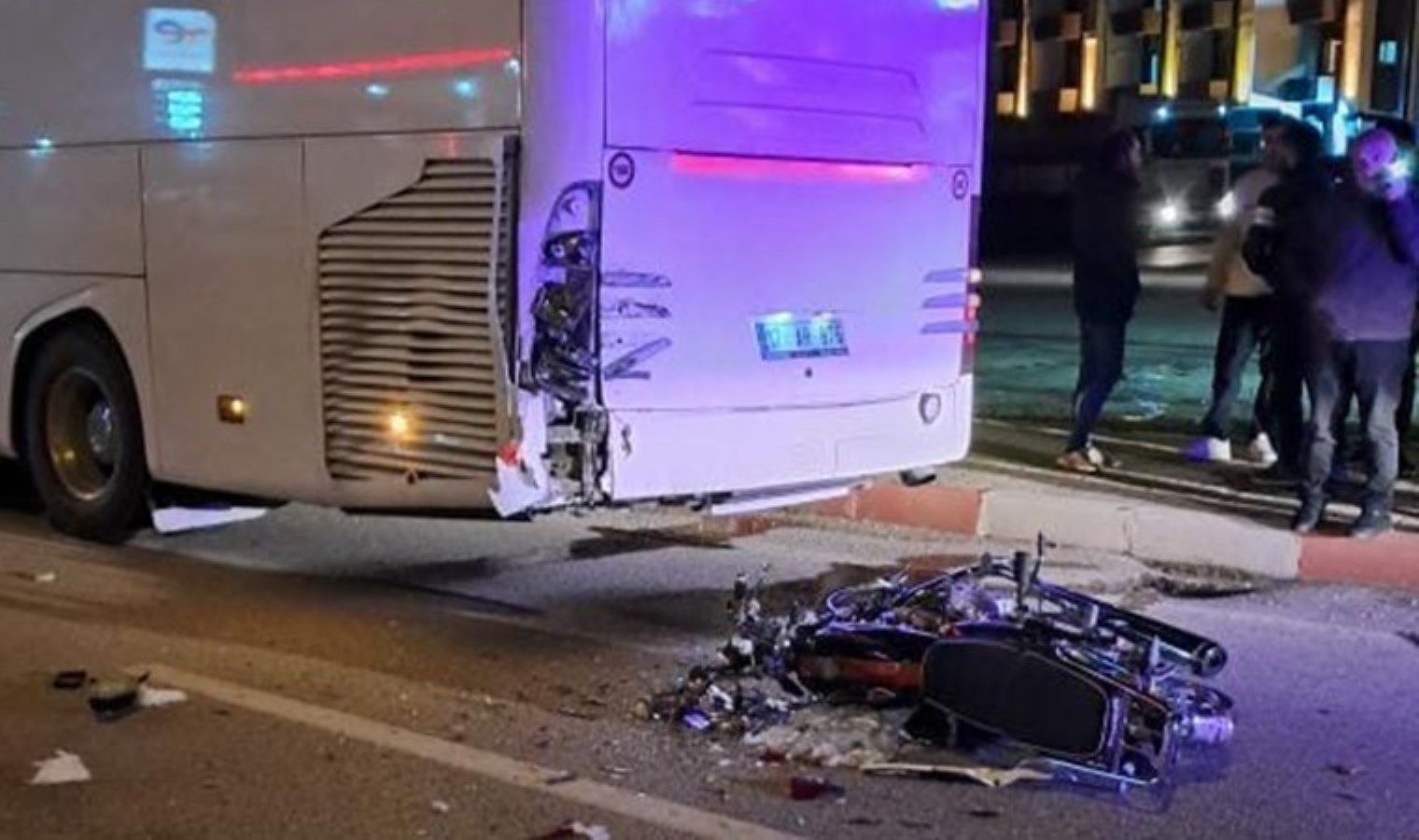 Çanakkale’de acı olay… Motosiklet, otobüse arkadan çarptı: 17 yaşındaki Mert öldü