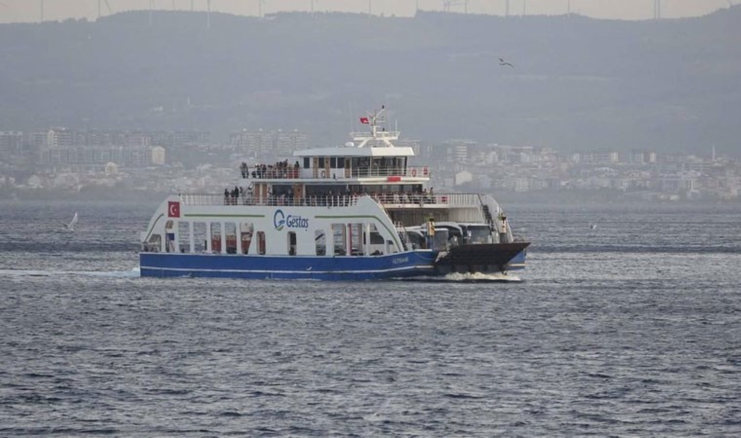 Çanakkale’de feribot seferlerine fırtına engeli