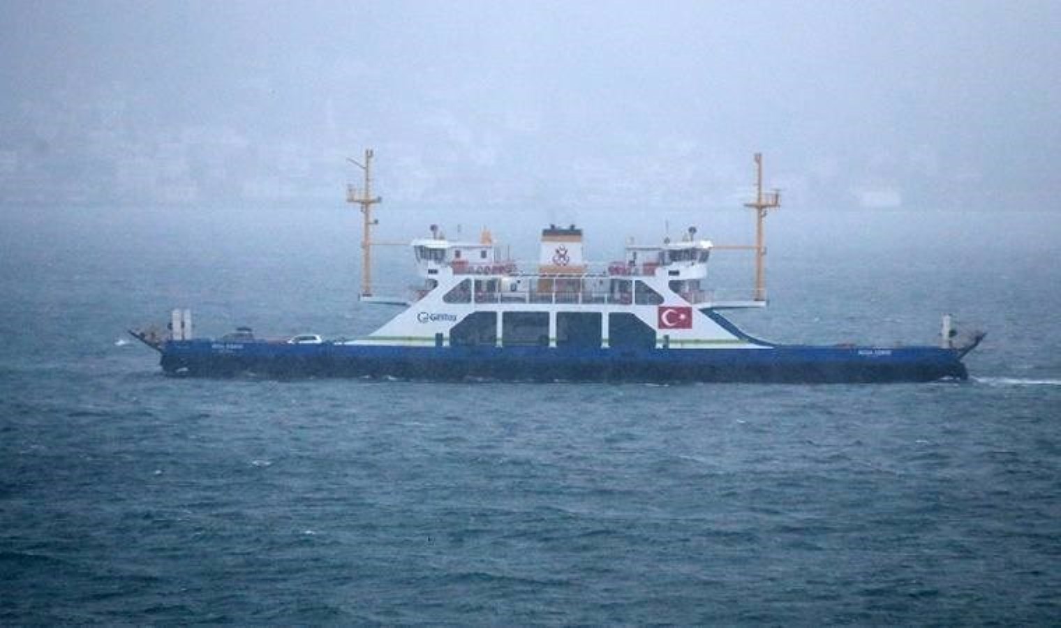 Deniz ulaşımına fırtına engeli: Bazı seferler iptal edildi!