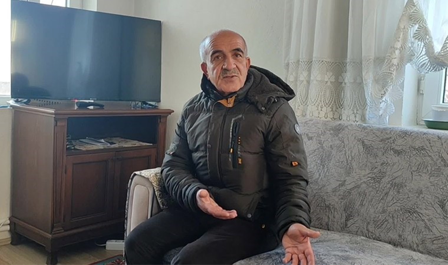Depremzede yurttaş isyan etti: ’12 bin 500 lira maaşla ben nasıl kira ödeyeyim’