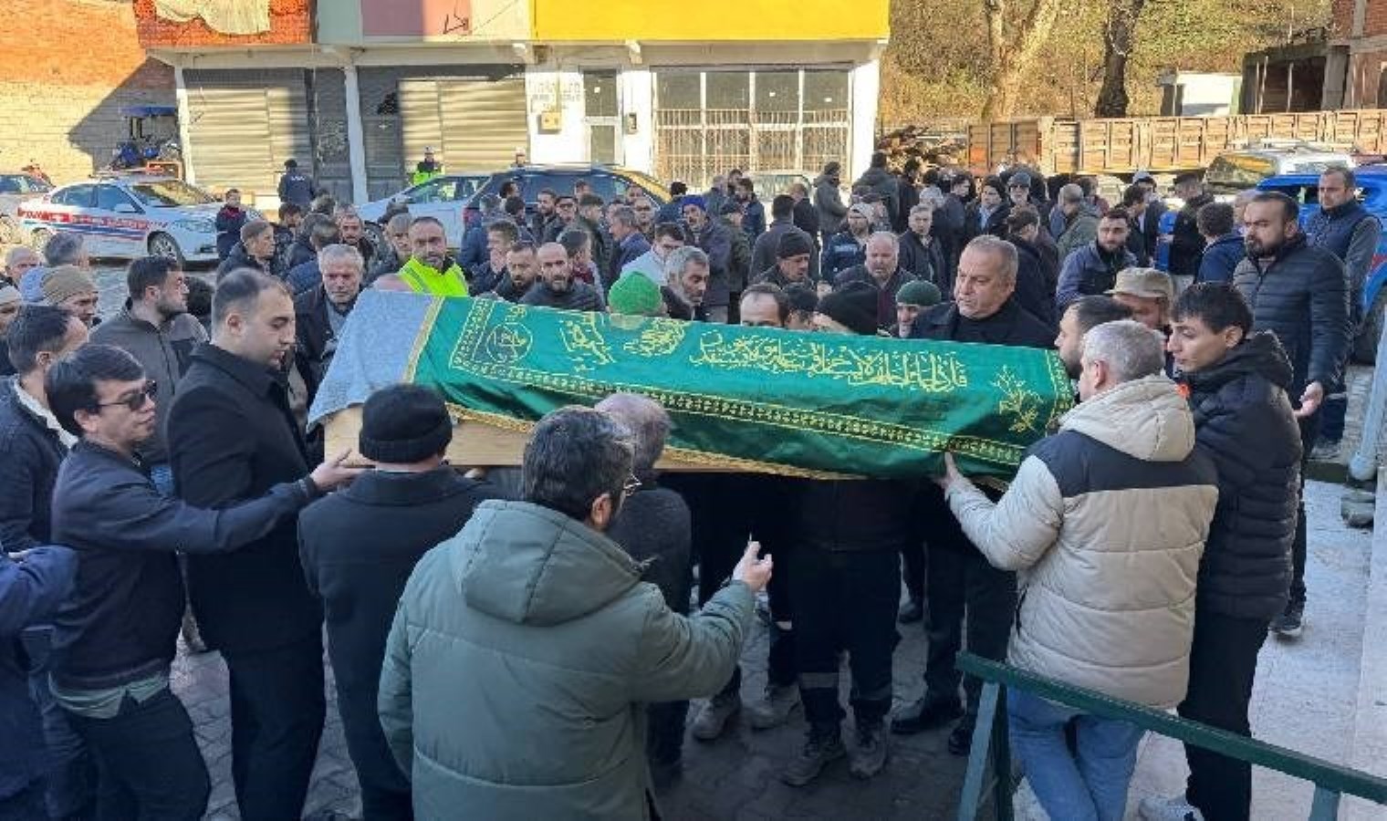 Derede ölü bulunmuştu… 5 yaşındaki çocuk toprağa verildi!