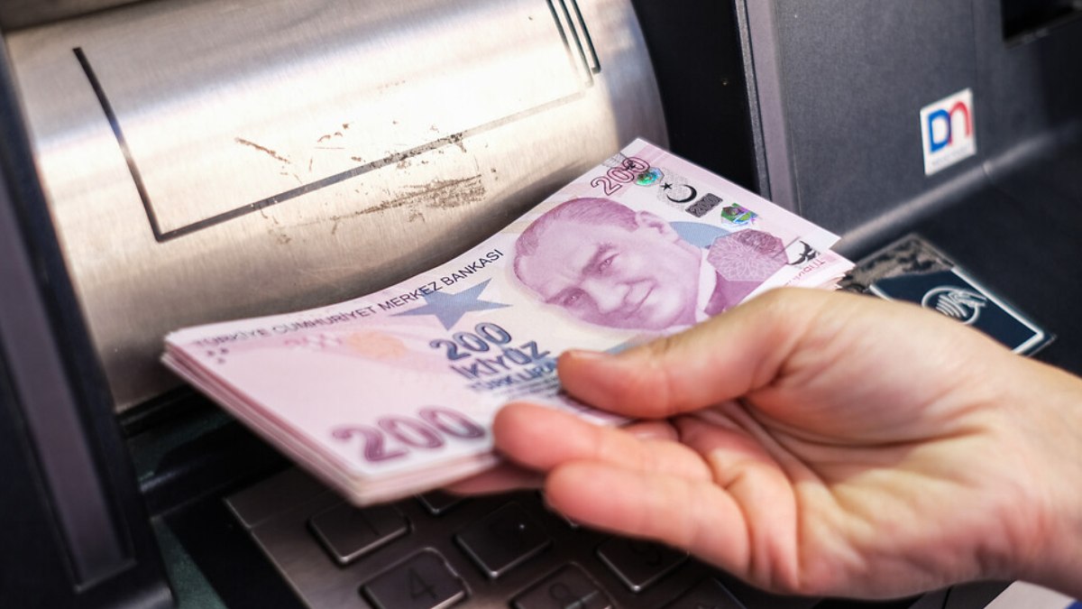 DİSK: En düşük emekli maaşı asgari ücret seviyesine çekilmeli