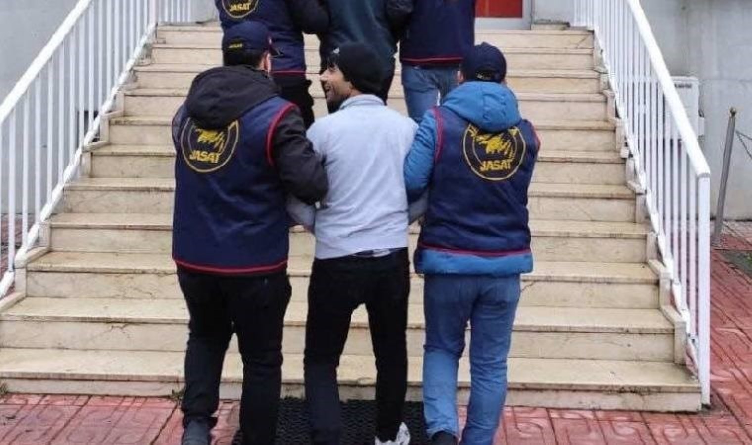 Diyarbakır’da aranan çocuk katili buzdolabında yakalandı!