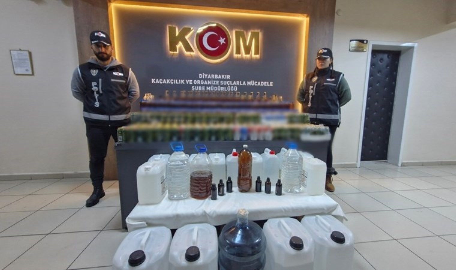 Diyarbakır’da sahte içki operasyonu: Yüzlerce şişe ele geçirildi!