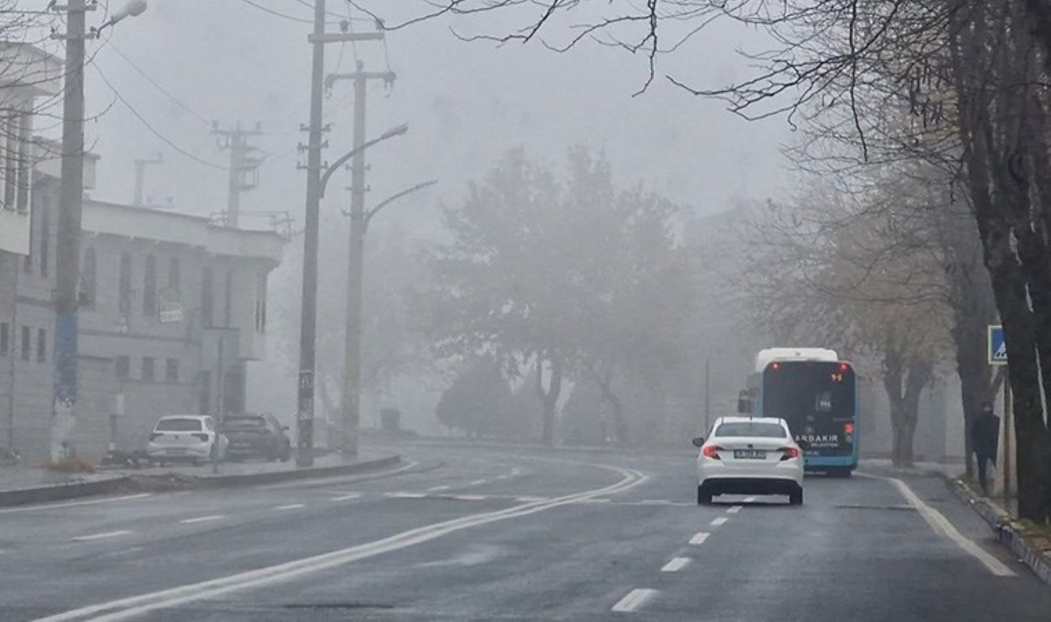 Diyarbakır’daki yoğun ‘sis’ 5 gündür sürüyor: İstanbul ve İzmir uçak seferleri iptal edildi!