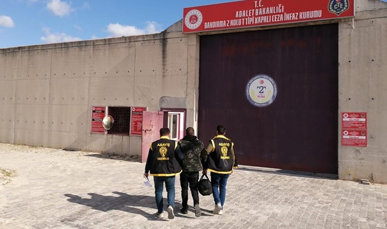 ‘Dövme randevusu’ kaçak hükümlüyü ele verdi