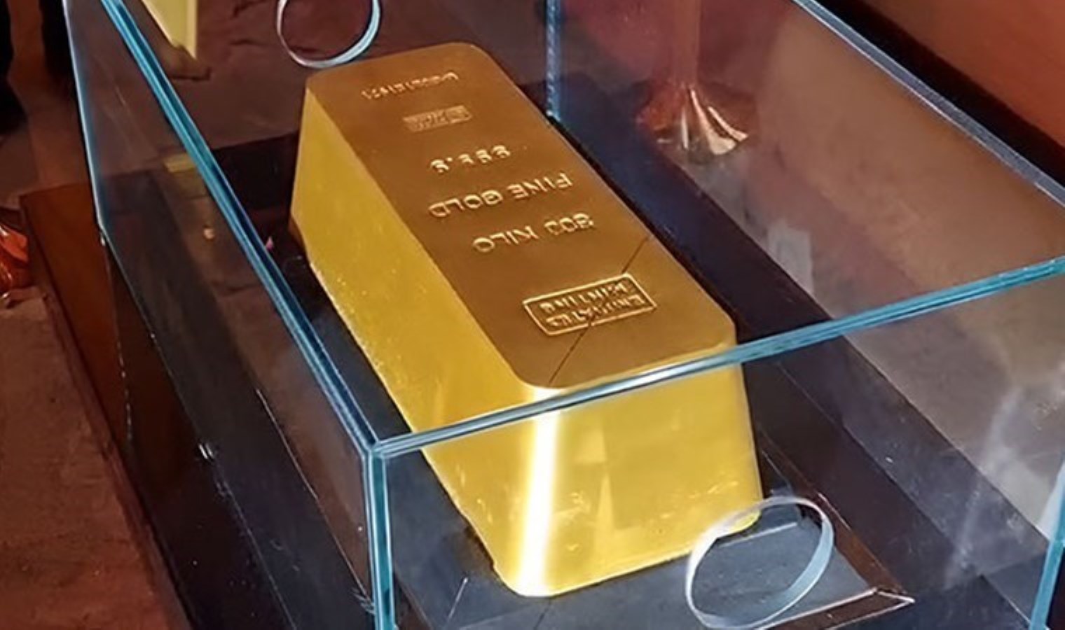 Dünyanın en büyük ‘altın külçesi’ Guinness Rekoru kırdı: Ağırlığı şoke etti!