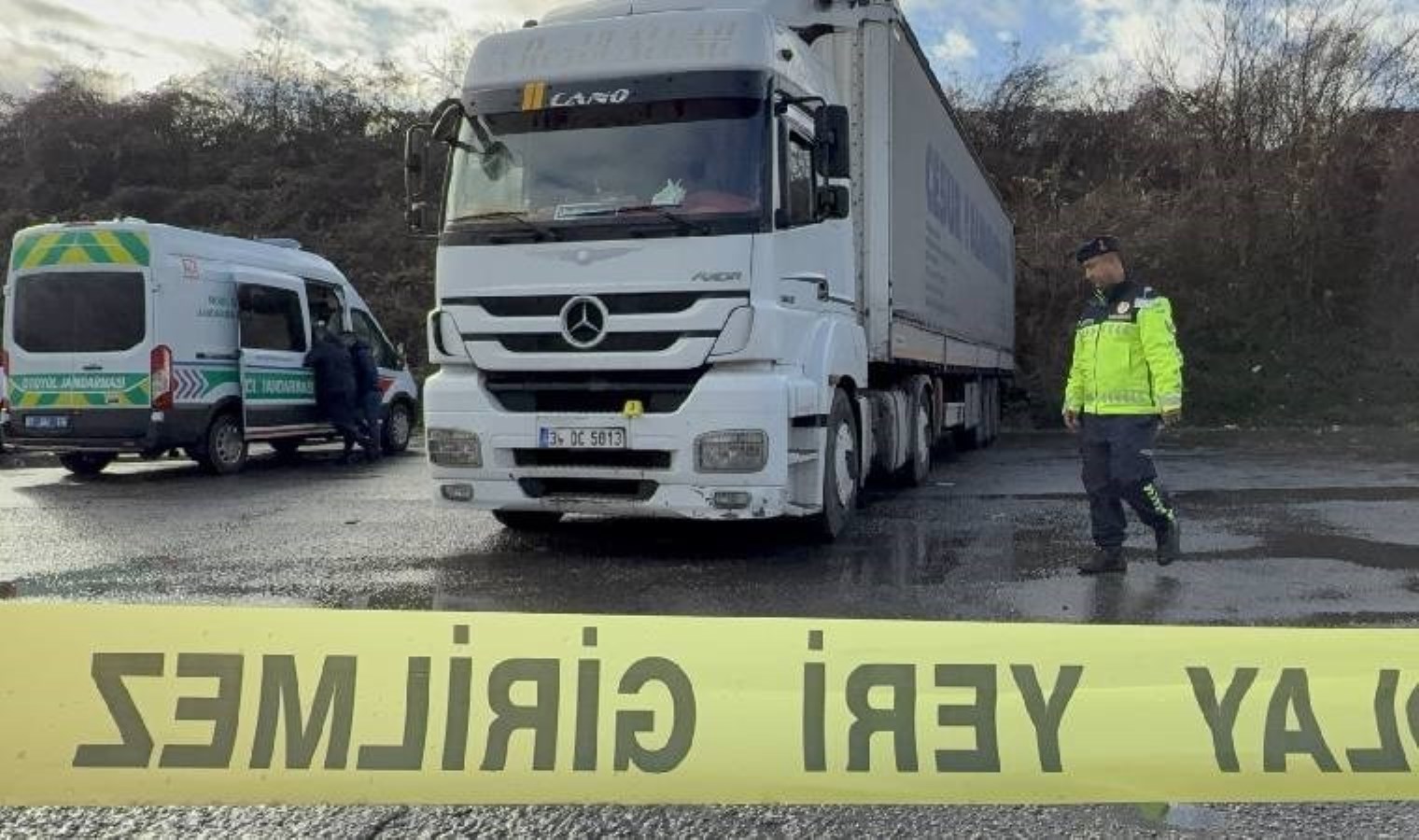 Düzce’de park halindeki TIR’ın dorsesinde ölü bulundu!