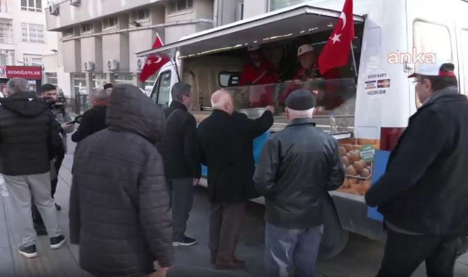 Emekliler “Emekliler Yılı”nın sona erişini lokma döktürerek kutladı: “Allah böyle bir Emekliler Yılı’nı düşmanımıza bile yaşatmasın”