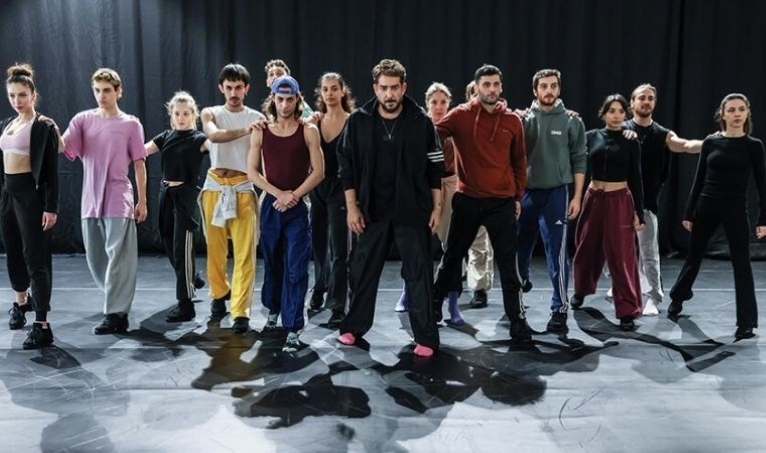 Enis Arıkan’dan 90’lı yıllara döndüren trajikomik bir hikâye