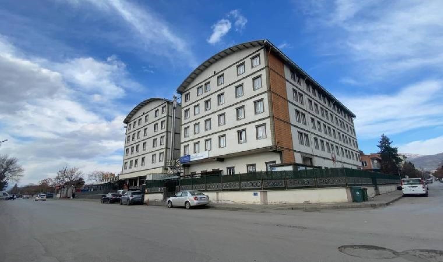 Erzincan’da iş cinayeti: Çatıdan düşen işçi hayatını kaybetti!