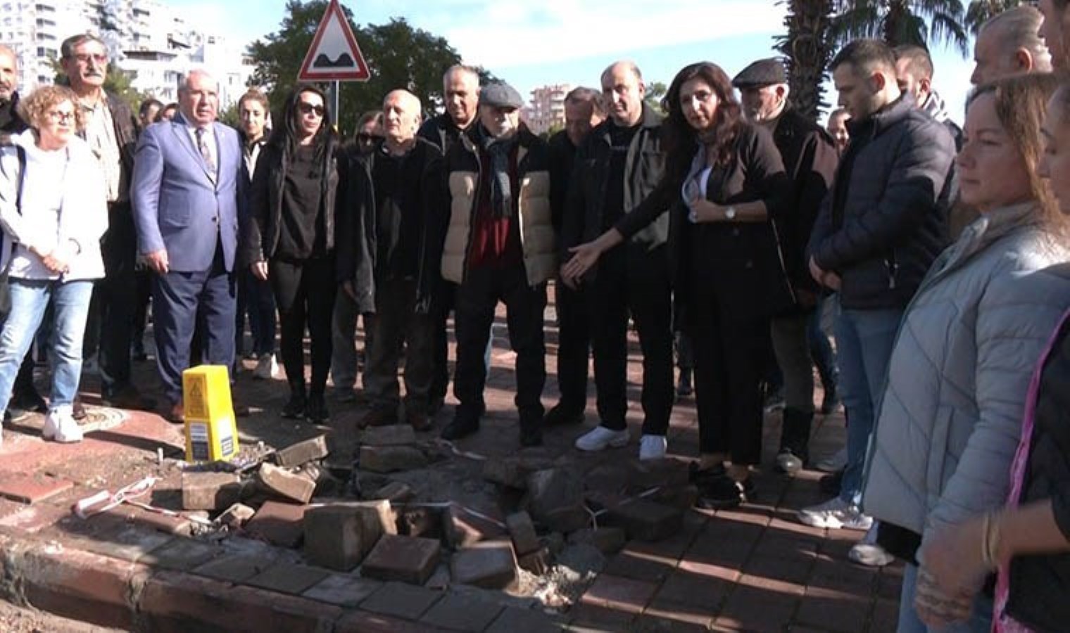 Etrafları baz istasyonuyla sarıldı: ‘Keyfi ve denetimsiz uygulamaların karşısındayız’