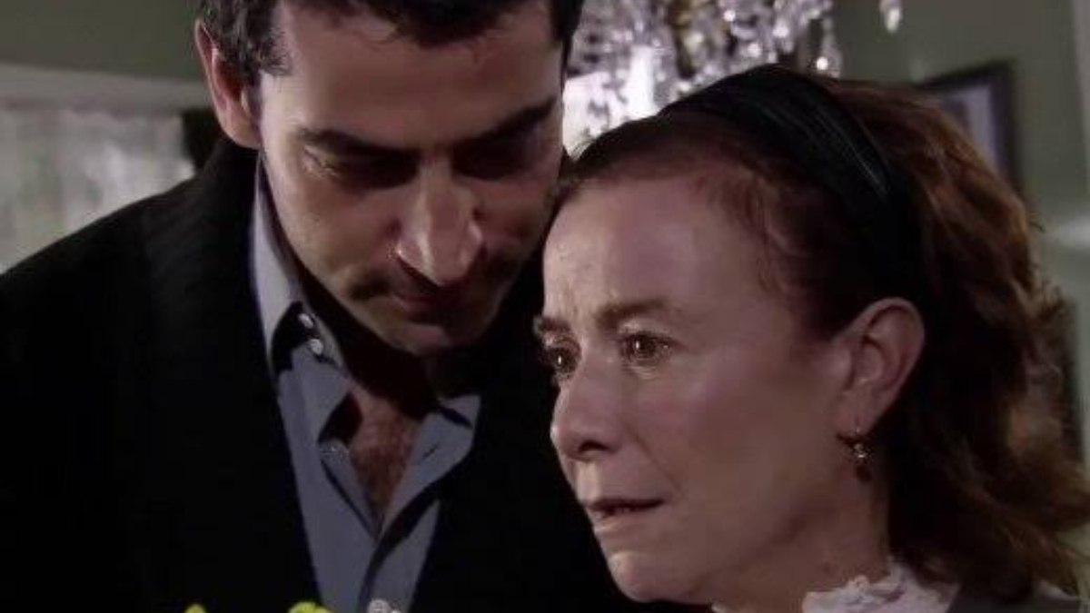 Ezel’in kör annesi Meliha’nın son hali şoke etti! Usta oyuncunun inanılmaz değişimi…