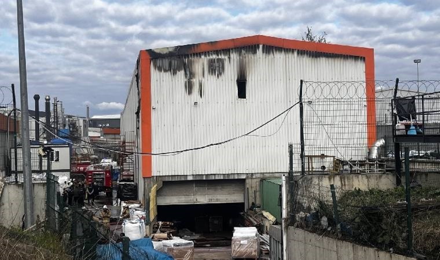 Faciadan dönüldü… İstanbul’da fabrika yangını!