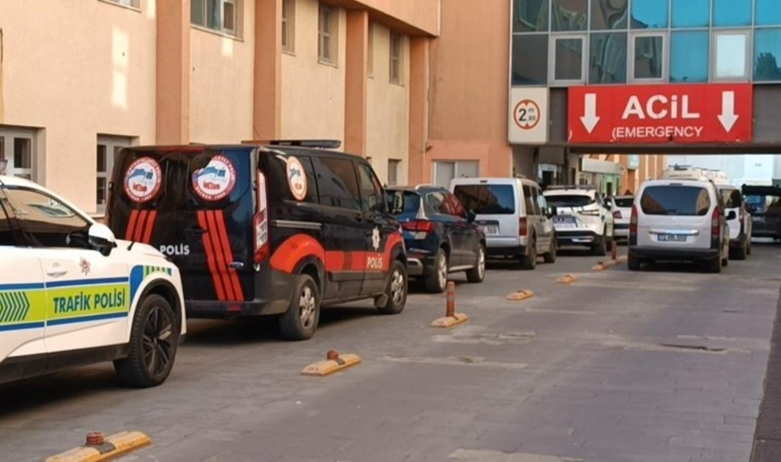 Feci kaza… Okul servisi ile araç çarpıştı: Çok sayıda öğrenci yaralandı!