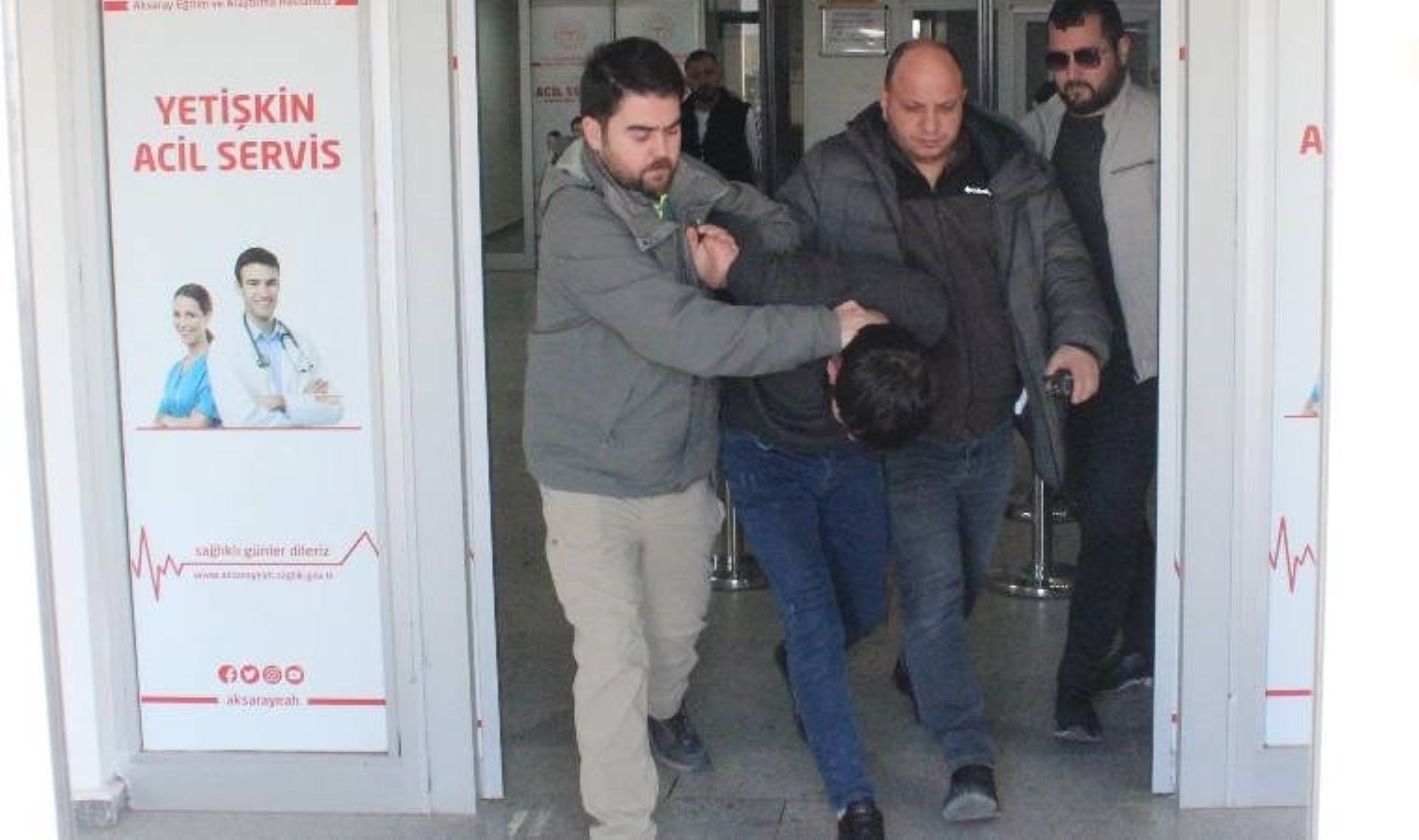 Gasp edip kaçtı, parkta otururken yakalandı!