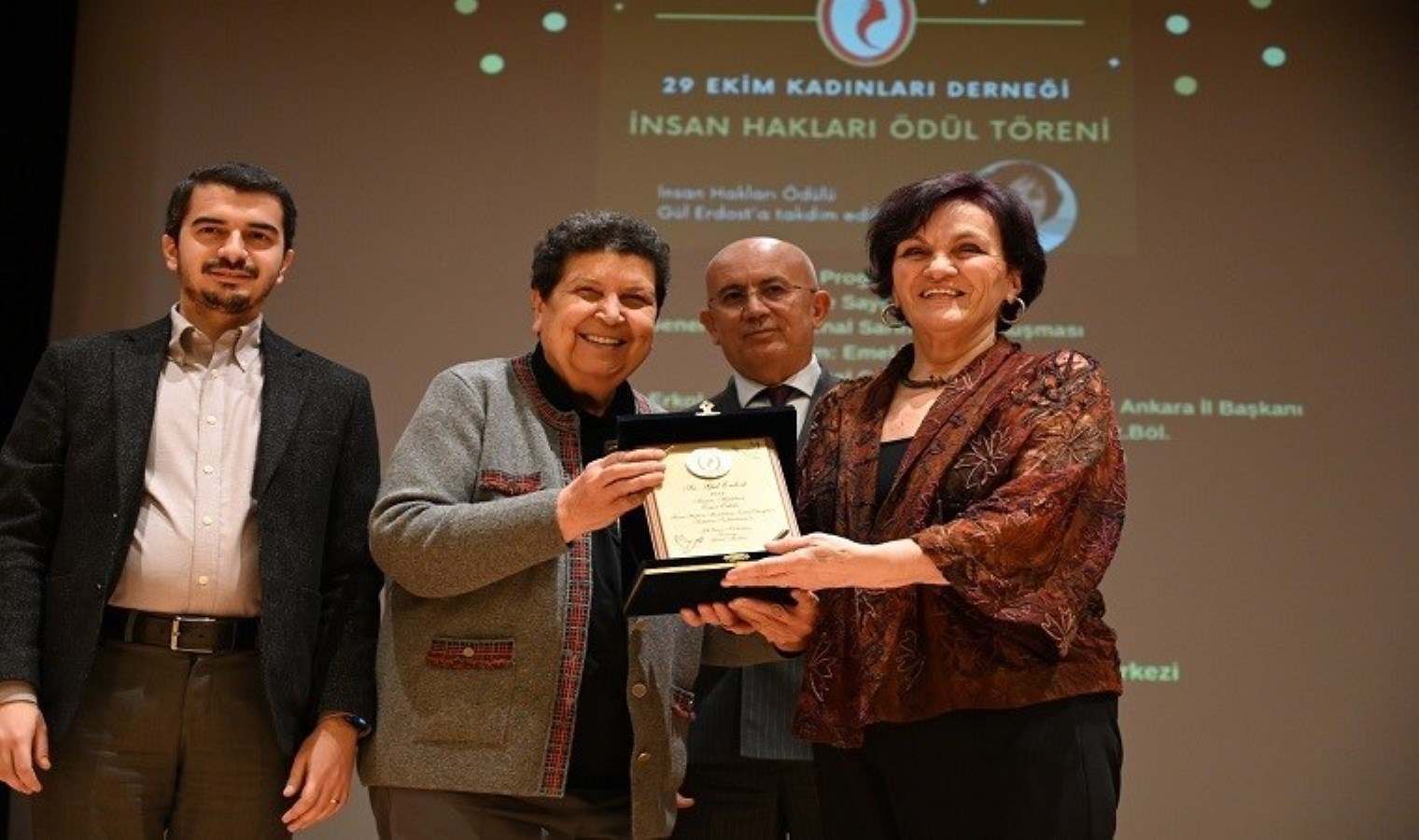 Gül Erdost’a insan hakları ödülü