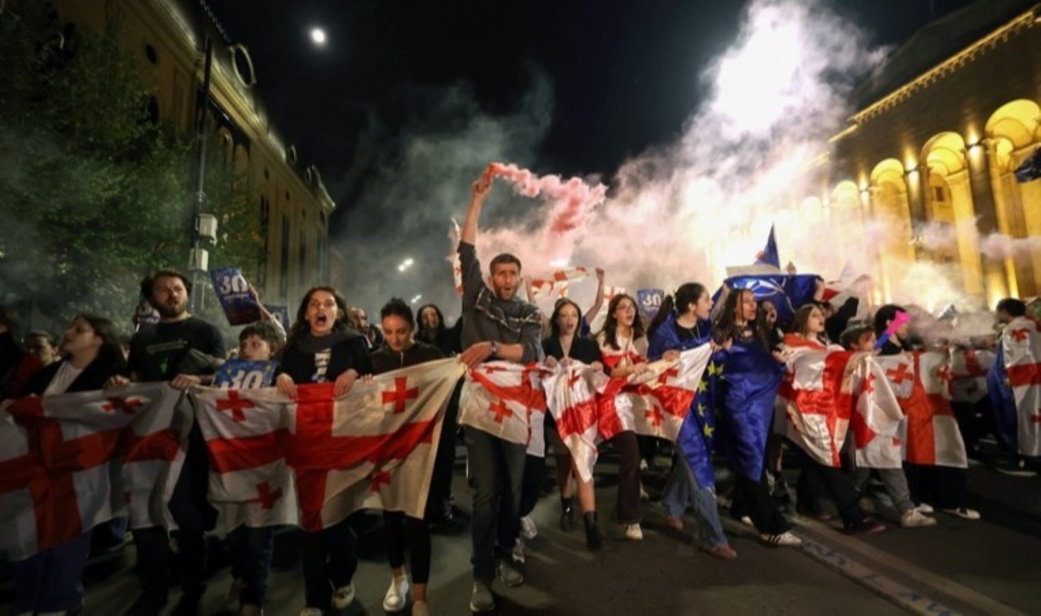 Gürcistan’da AB protestosu: Binlerce kişi yürüdü
