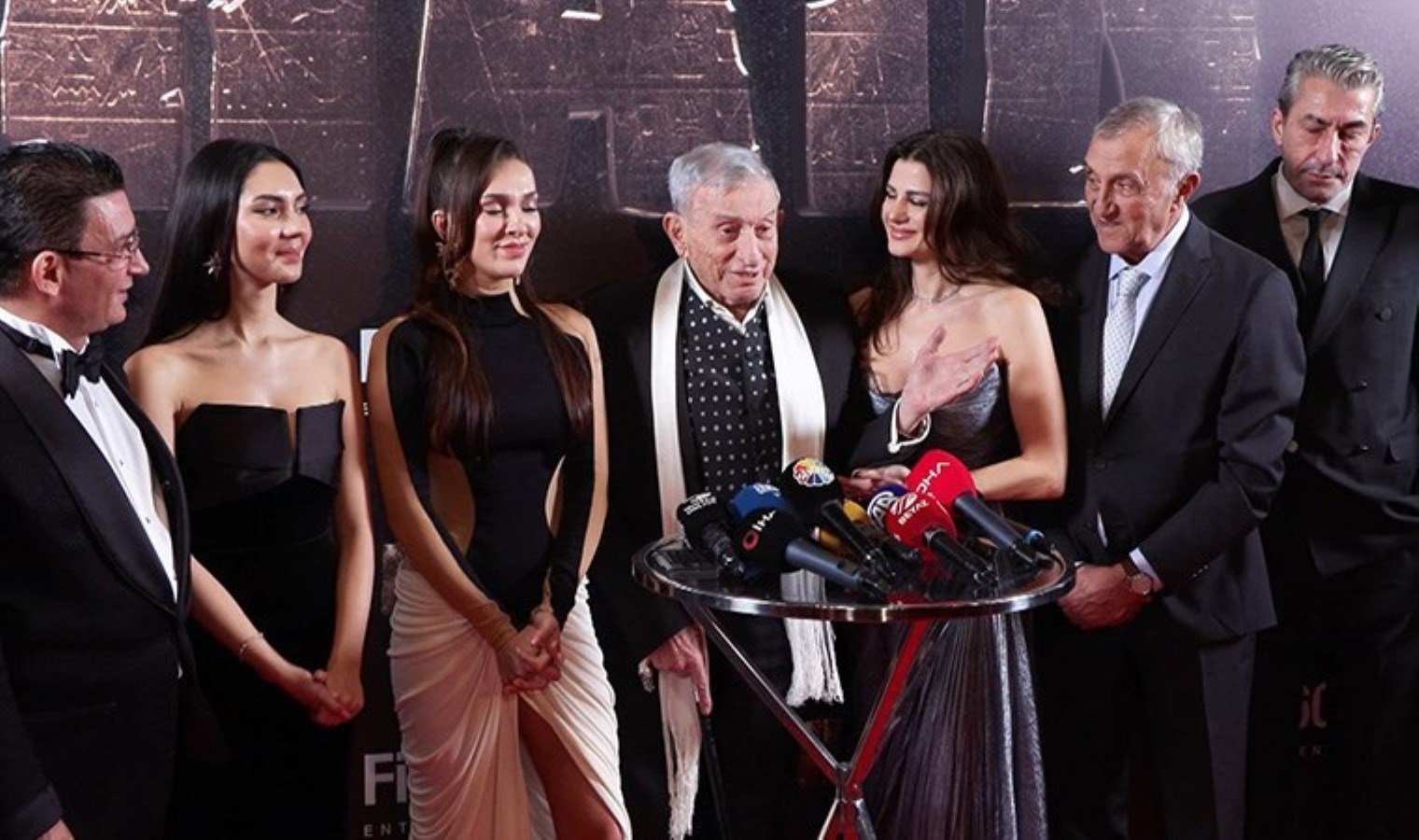 ‘Hain’ filminin galasına ünlüler akın etti