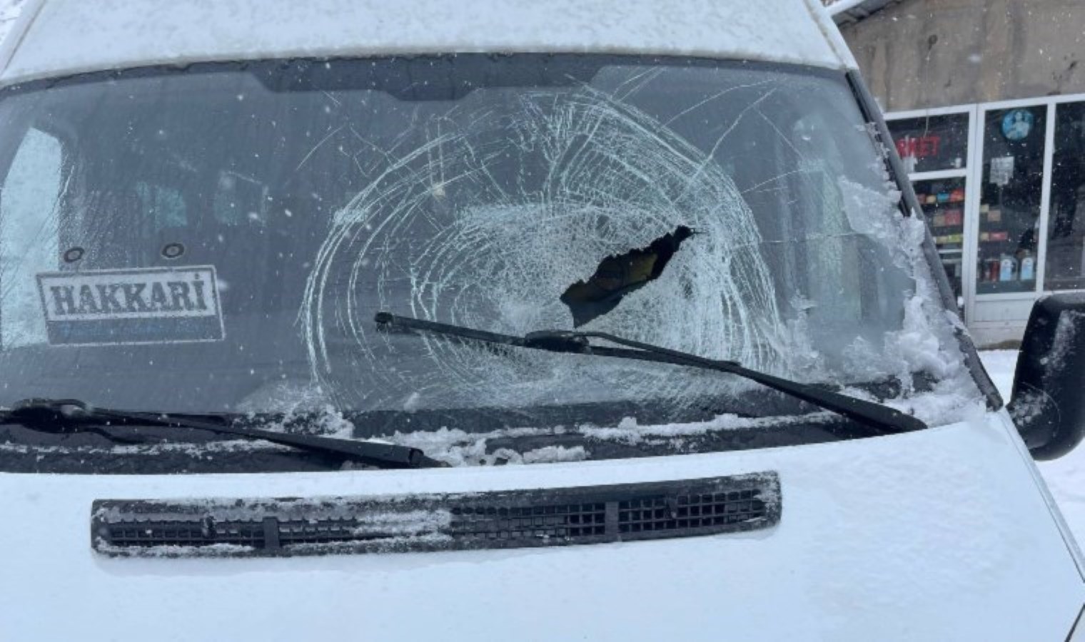 Hakkari’de korku dolu anlar… 10 yolcu ölümden döndü!
