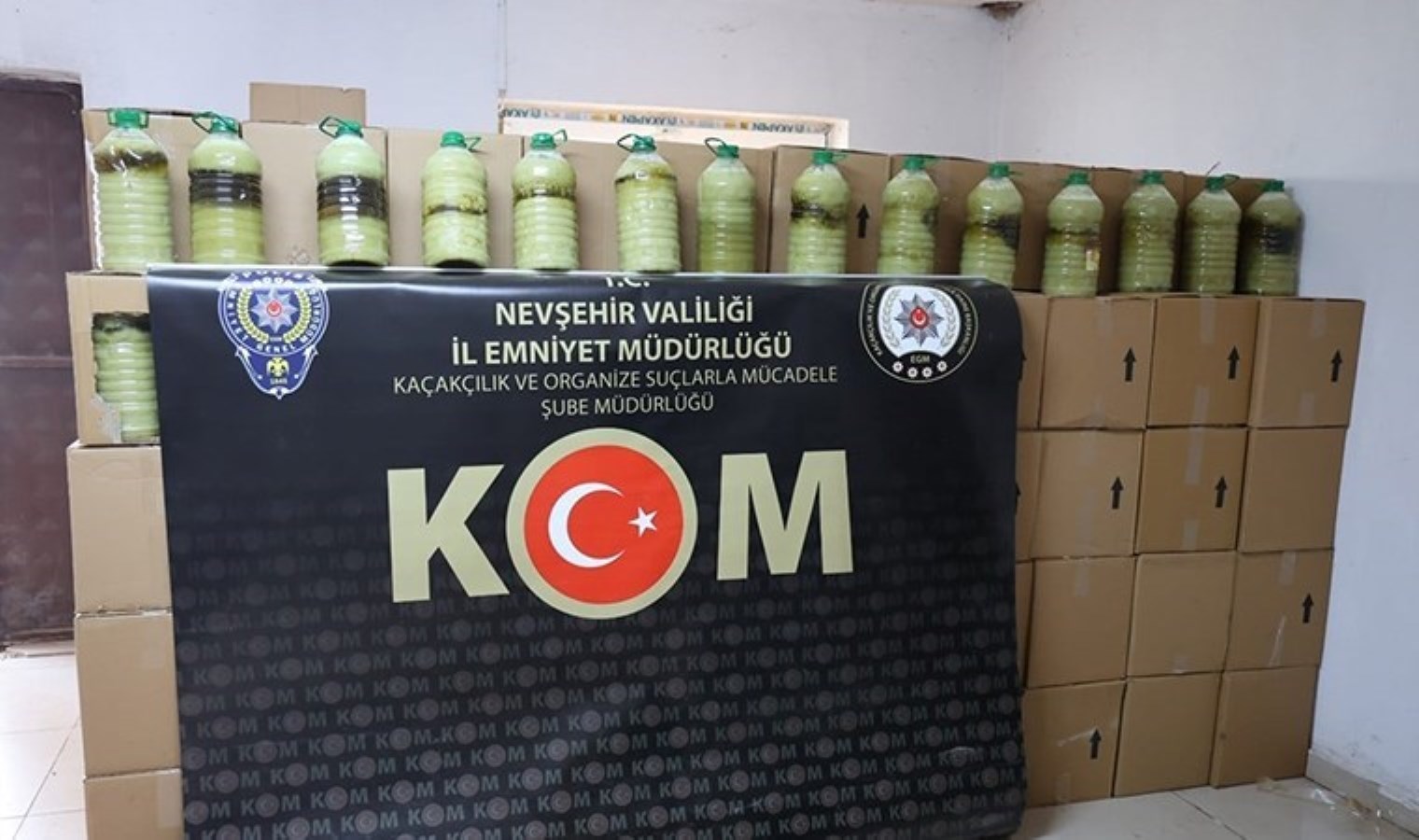 Halkın sağlığıyla oynayacaktı! Markete ‘sahte zeytinyağı’ satmaya çalıştı, yakalandı