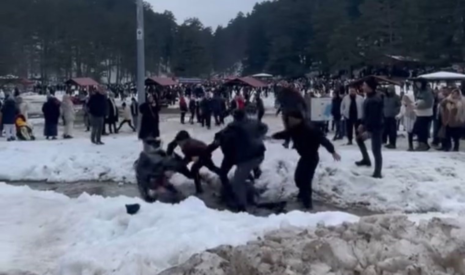 Hamsi Festivali’nde ortalık karıştı: Yumruklar havada uçuştu