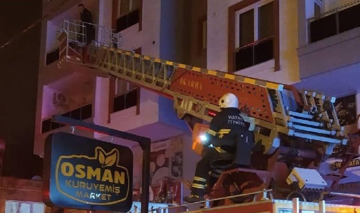 Hatay’da korkutan apartman yangını: 6 kişi dumandan etkilendi!