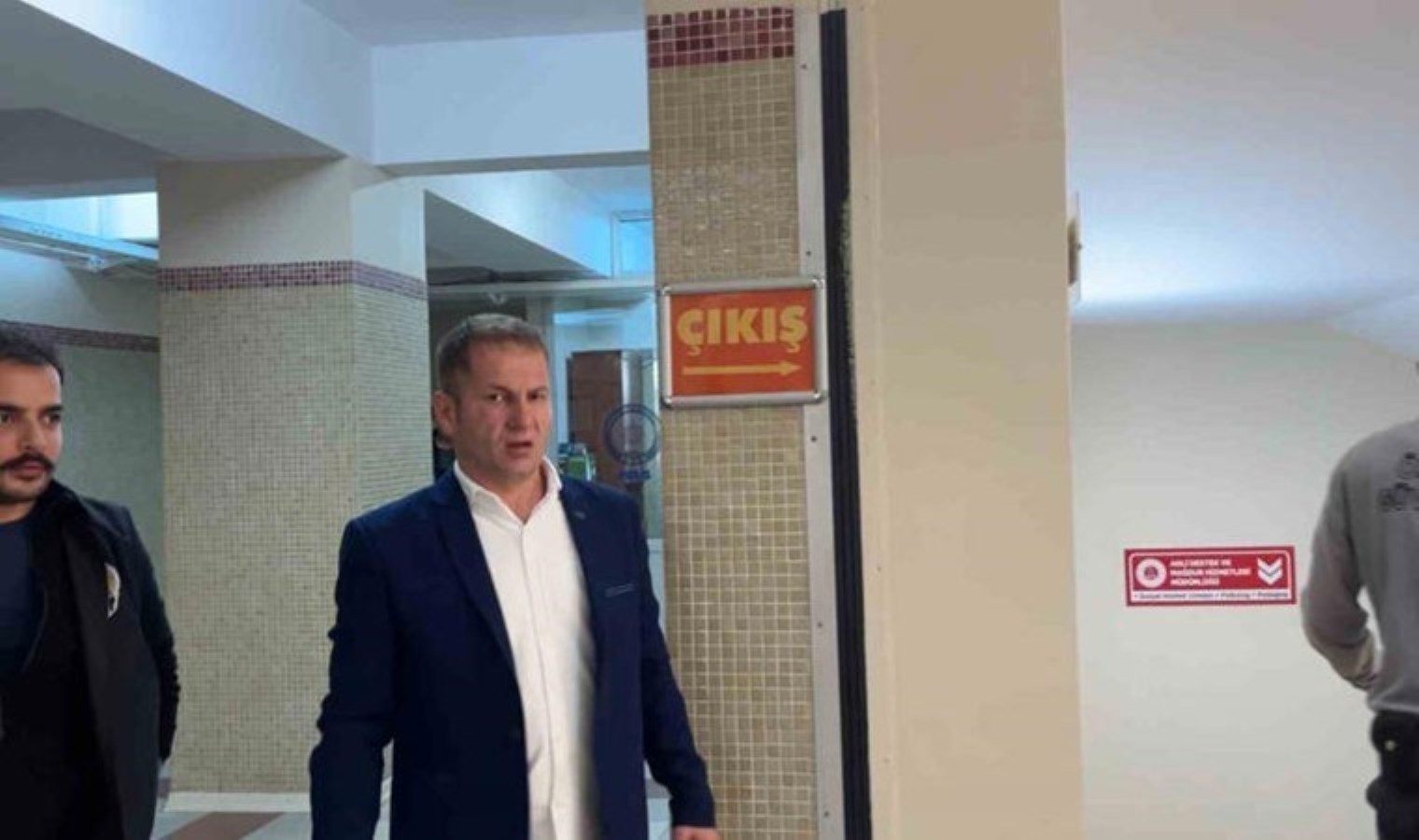 İki eşi de evinde asılı bulundu: ‘Kurduğu bütün düzen aynı’