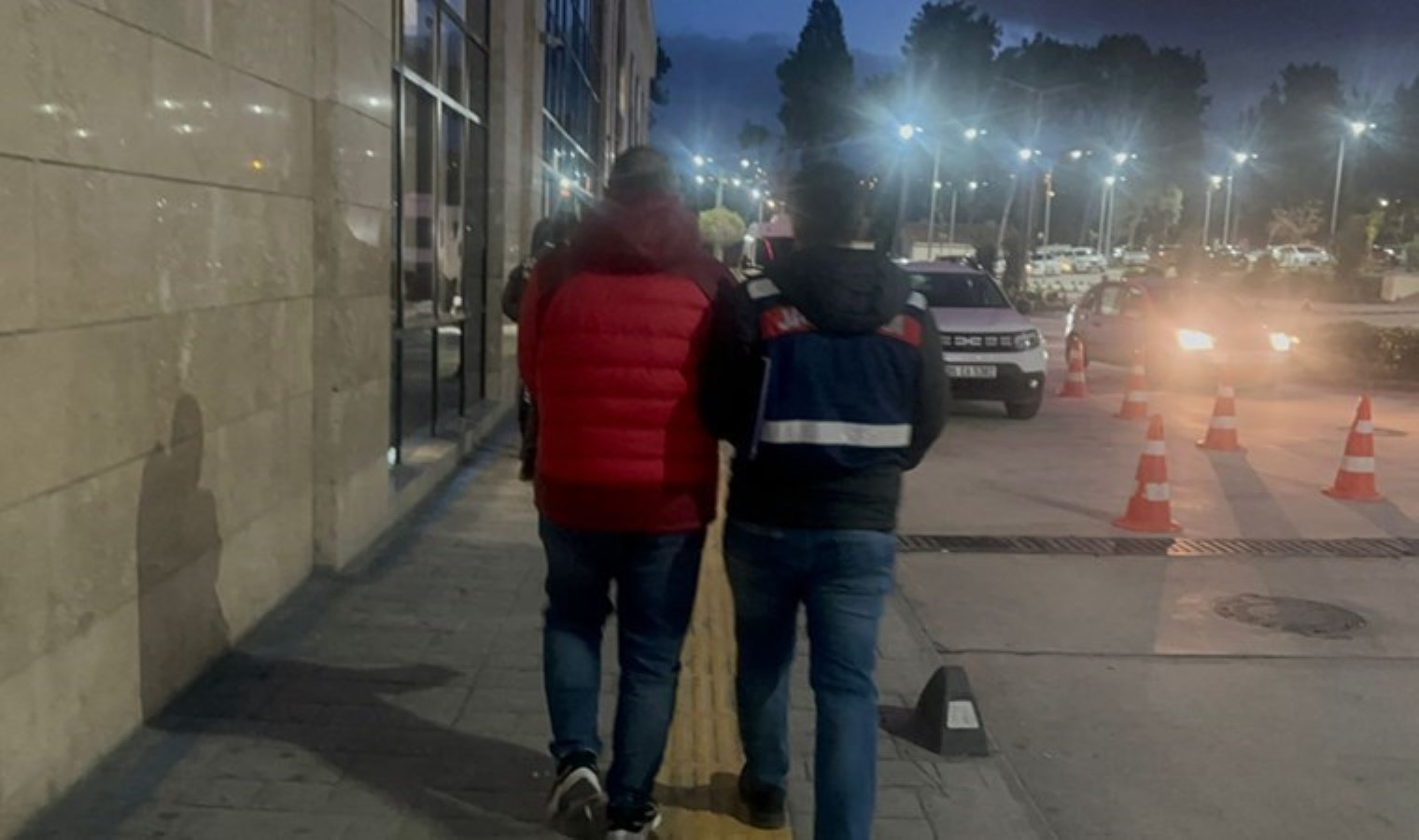 İki ilde operasyon: Sosyal medya paylaşımları üzerine ‘terör propagandası’ iddiasıyla gözaltına alındılar