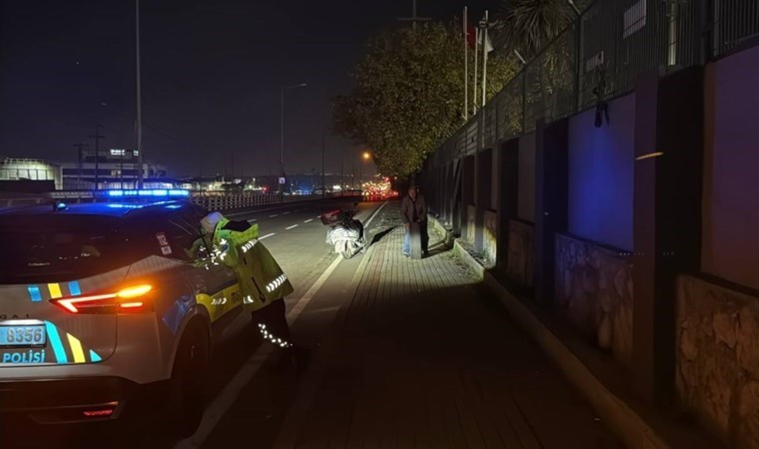 İlginç kaza… Seyir halindeki kamyondan çıkan tekerlek bir kişiyi yaraladı!