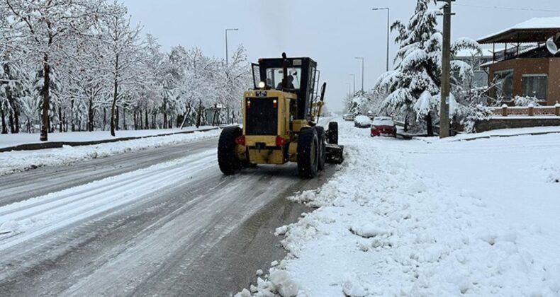 Isparta’da ‘kar’ esareti: Keçiborlu-Dinar kara yolu kapandı