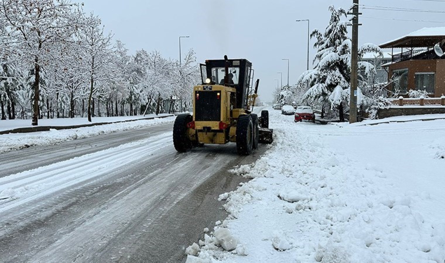 Isparta’da ‘kar’ esareti: Keçiborlu-Dinar kara yolu kapandı