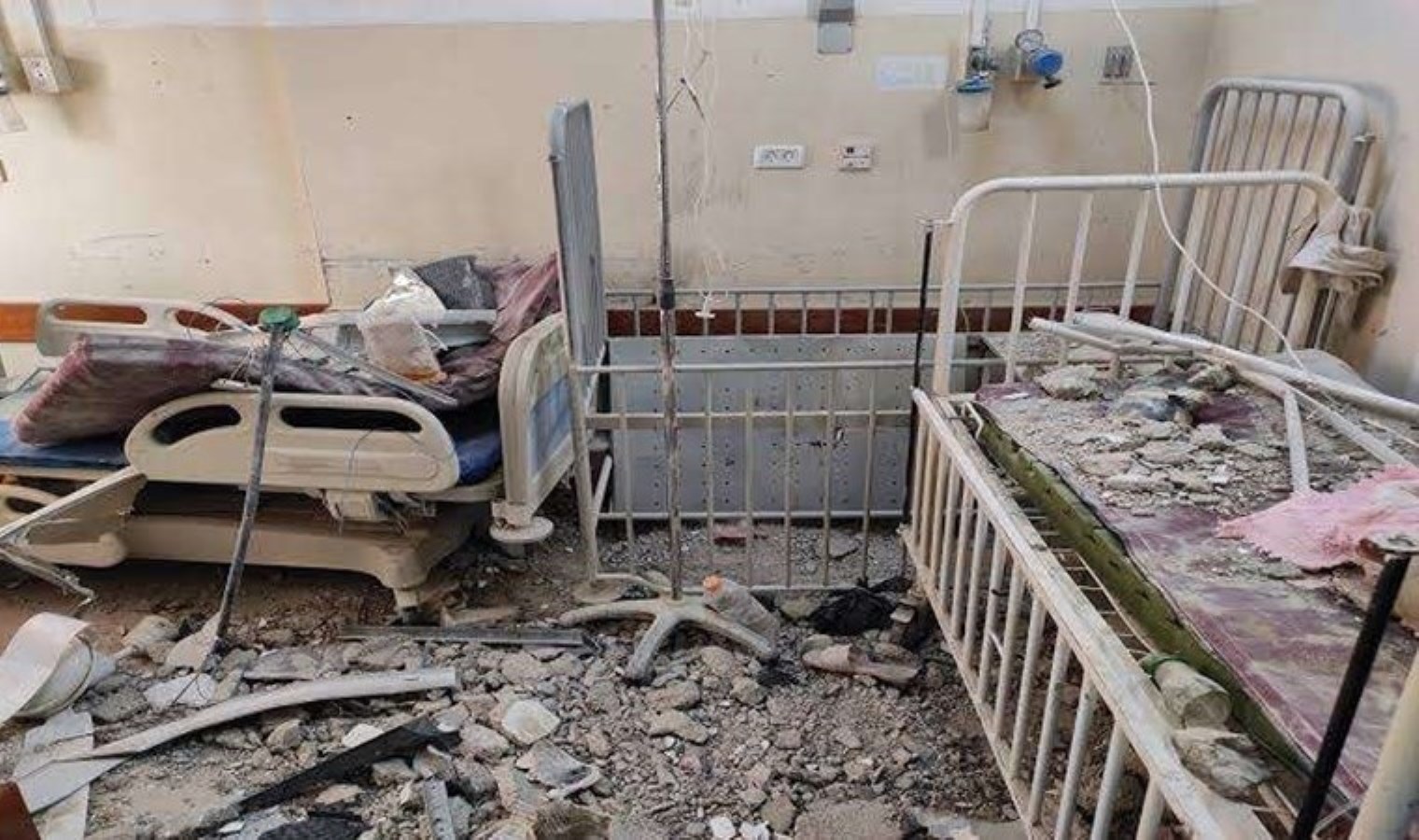 İsrail ordusu, zorla boşalttığı Gazze’deki Kemal Advan Hastanesine baskın yaptı