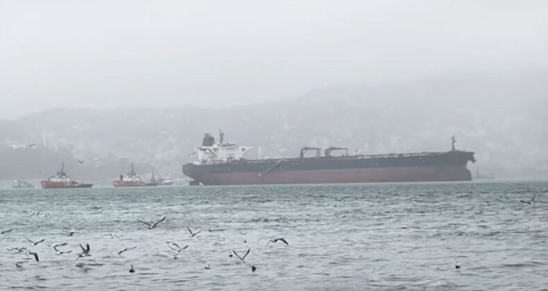 İstanbul Boğazı’nda gemi trafiği askıya alındı