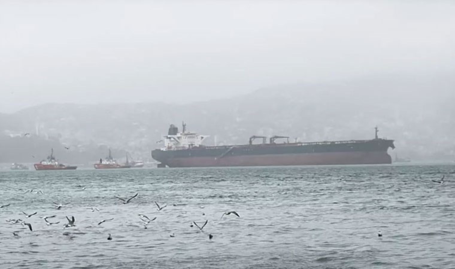 İstanbul Boğazı’nda gemi trafiği askıya alındı