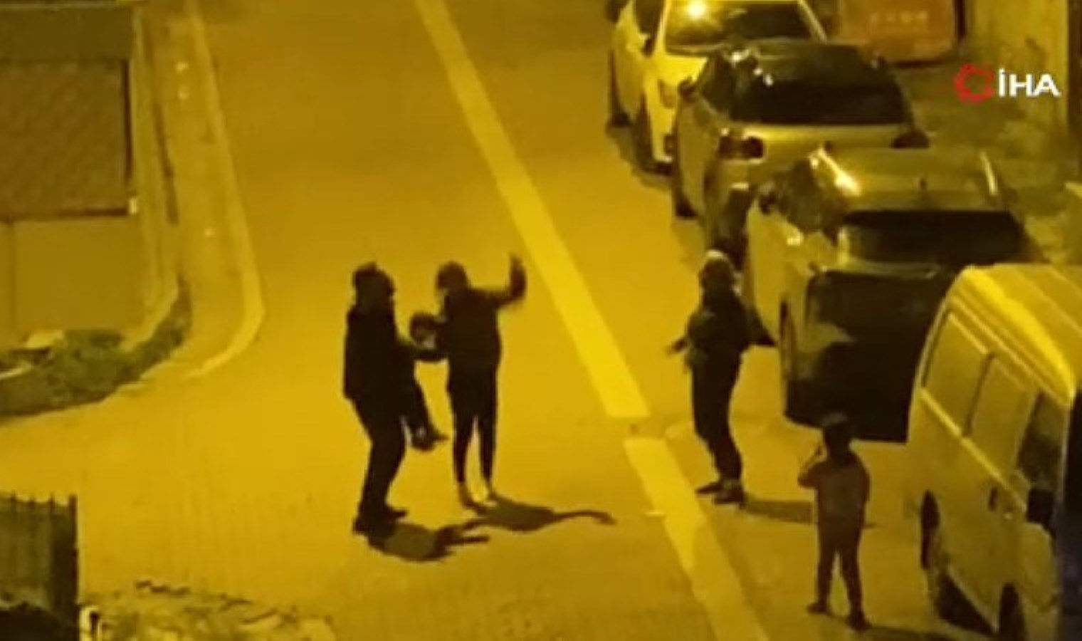 İstanbul’da bir ailenin panik anları… 2 yaşındaki çocuklarının boğazına yabancı cisim kaçtı: Sokağa çıkıp yardım istediler!