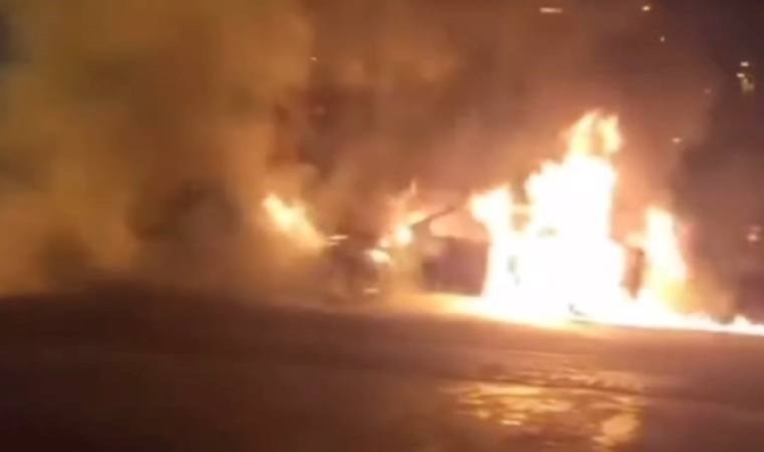 İstanbul’da panik anları… Araç bir anda alevler içinde kaldı!