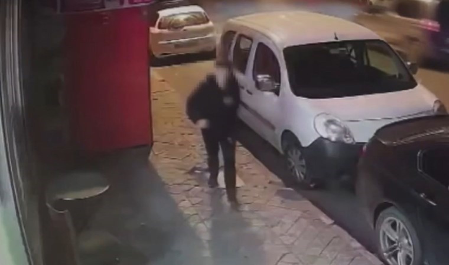 İstanbul’da pes dedirten hırsızlık! 10 günde 8 otomobilin konsolunu çaldı: Tutuklandı