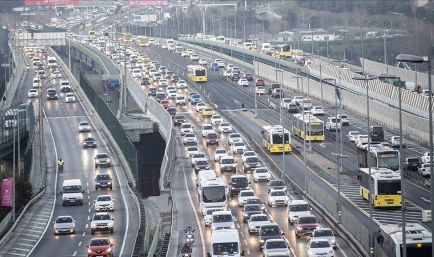İstanbul’da sabah saatlerinde trafik yoğunluğu! Yüzde 67’ye ulaştı