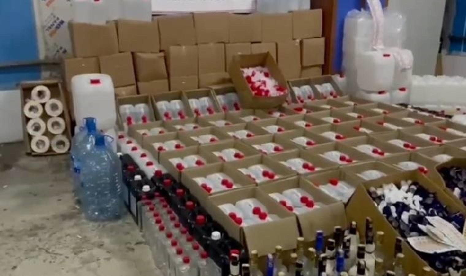 İstanbul’da sahte alkol operasyonu: Binlerce şişe yakalandı!