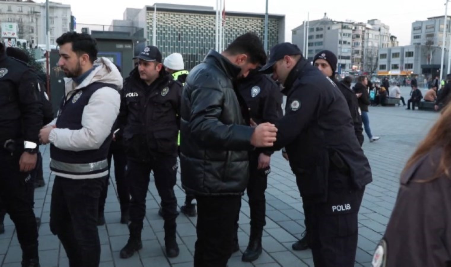 İstanbul’da yılbaşı denetimi… 44 kişi gözaltına alındı!