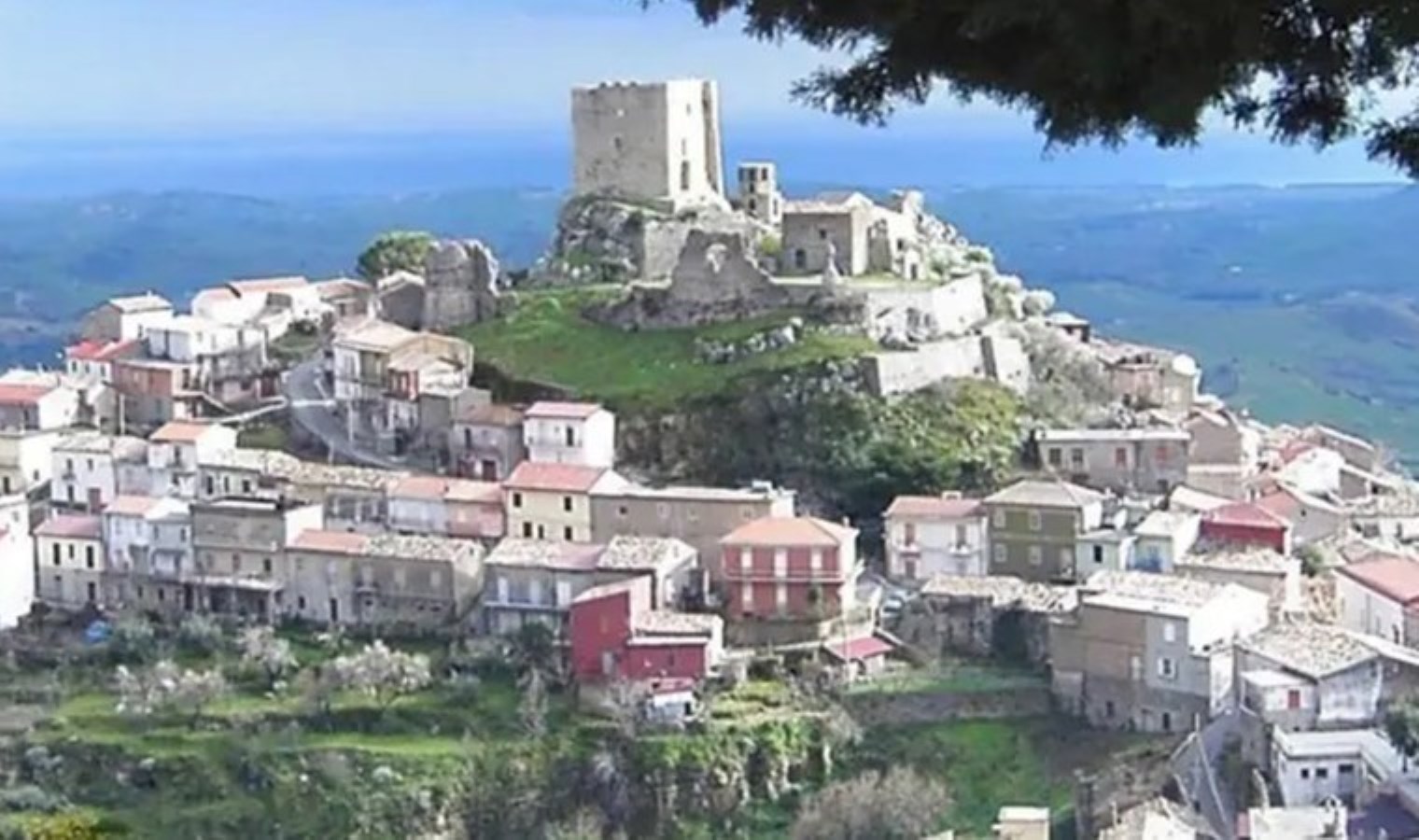 İtalya’da bir köy ‘hasta olmayı’ yasakladı