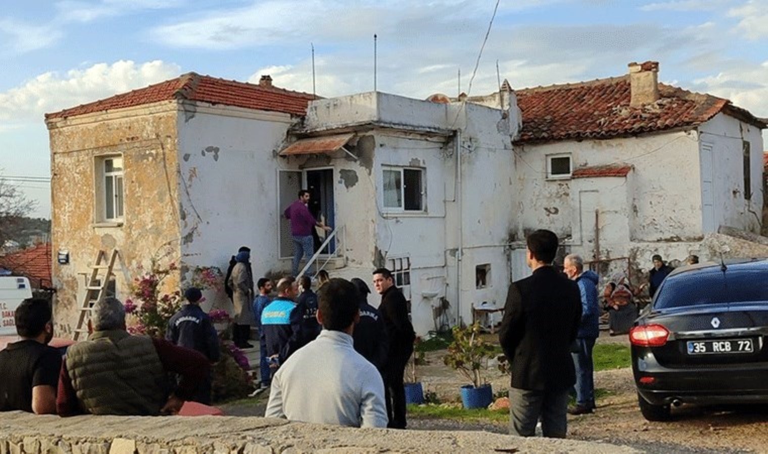 İzmir’de soba zehirlenmesi yine can aldı: Evli çift hayatını kaybetti!