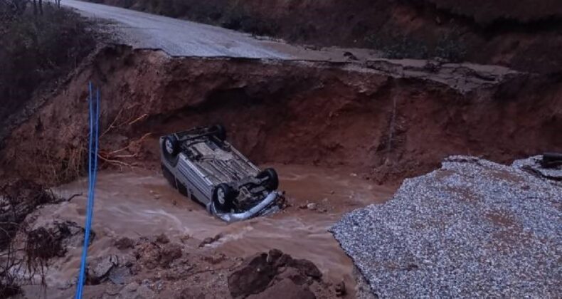 İzmir’de yol çöktü, araç içine düştü!