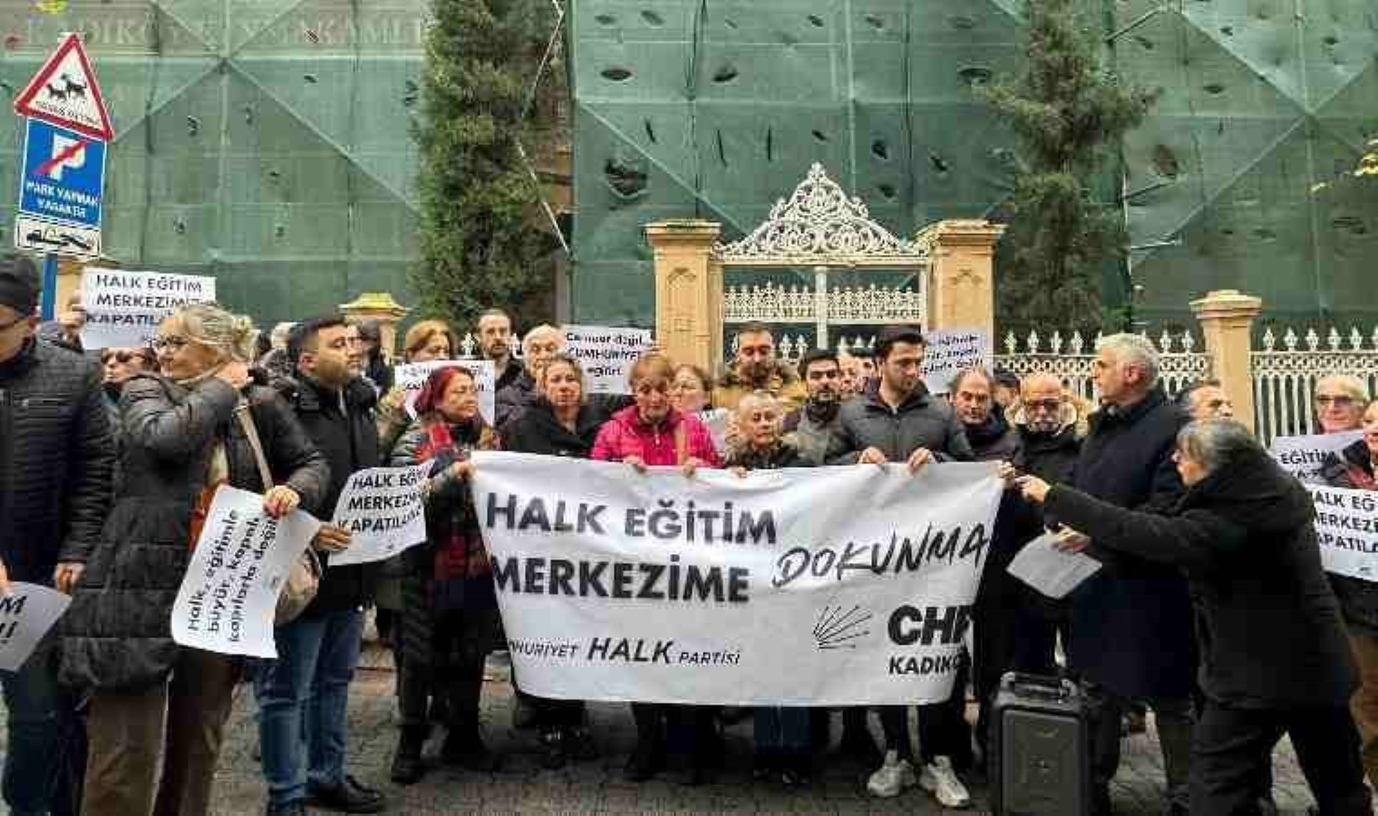 Kadıköy’de Halk Eğitim Merkezi isyanı: ‘Halkevleri halkındır, kapatılamaz’