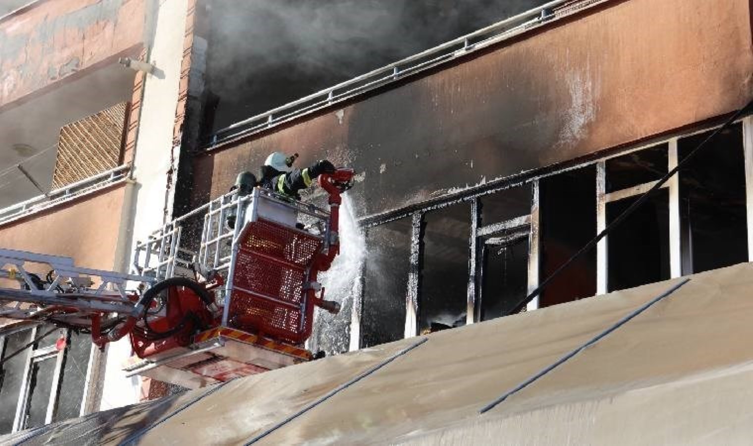 Kahramanmaraş’ta market deposunda korkutan yangın!